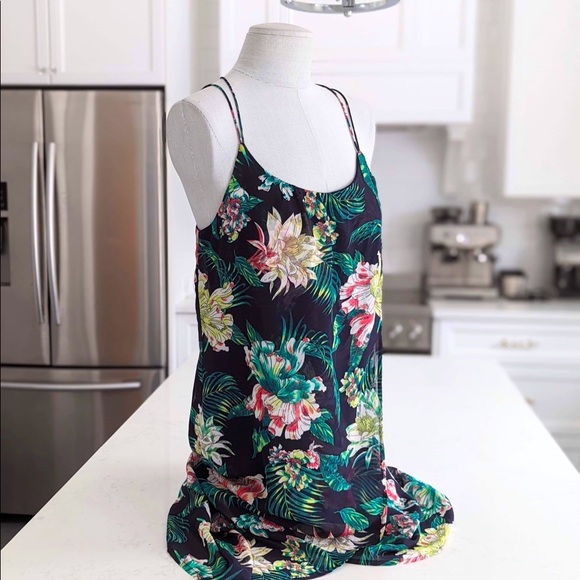 Beautiful dress with round neck and thin straps with fluid fabric and lined - Picture 2 of 10